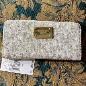 Michael Kors Continental Wallet